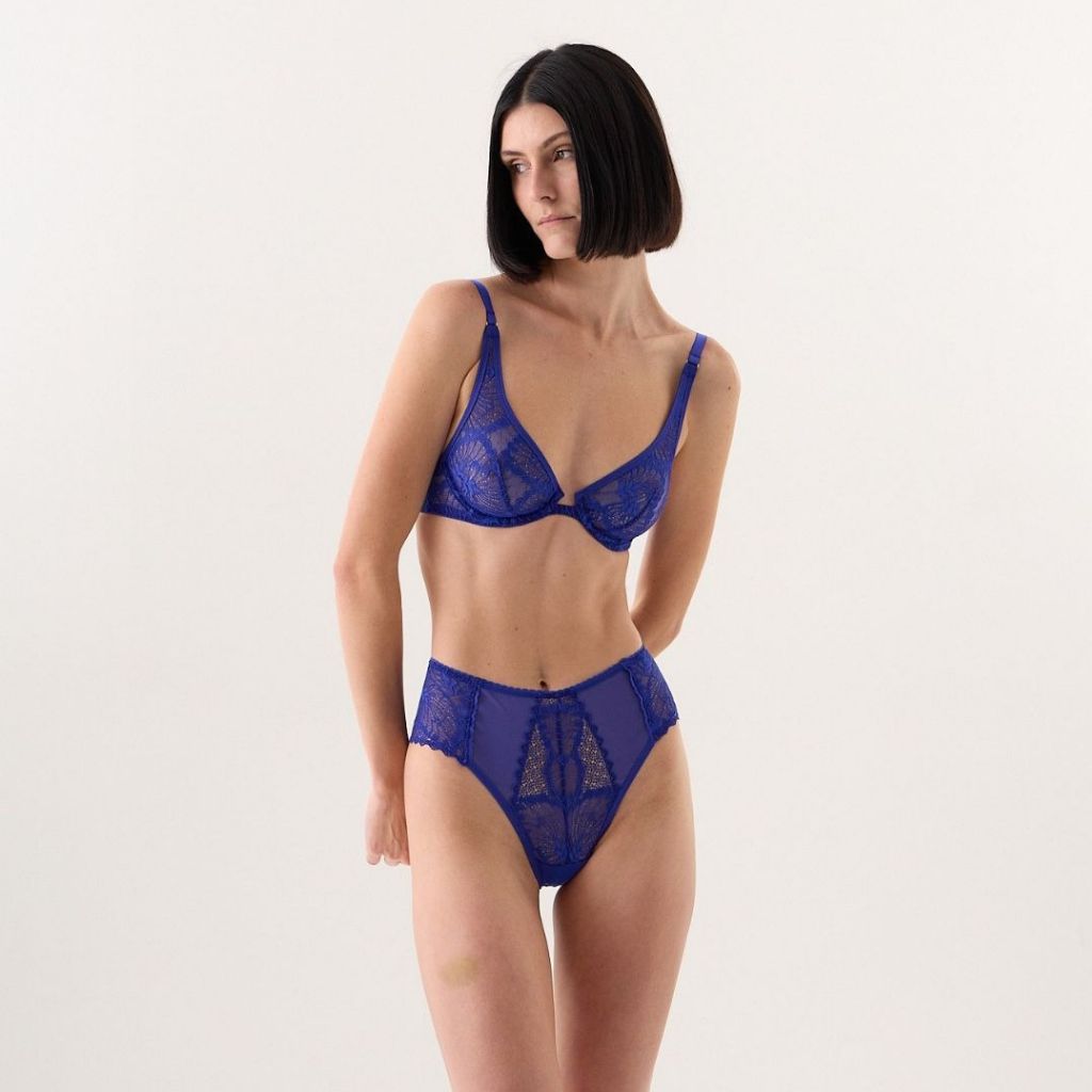 model:Model wears 10B bra and S briefs